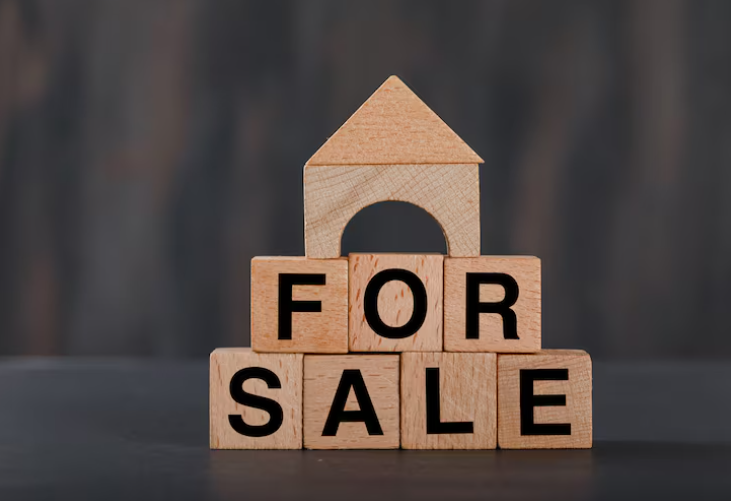 The Benefits of Working with Professional Estate Liquidators Instead of Selling Everything Yourself